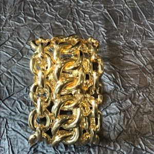 Chunky gold bracelet